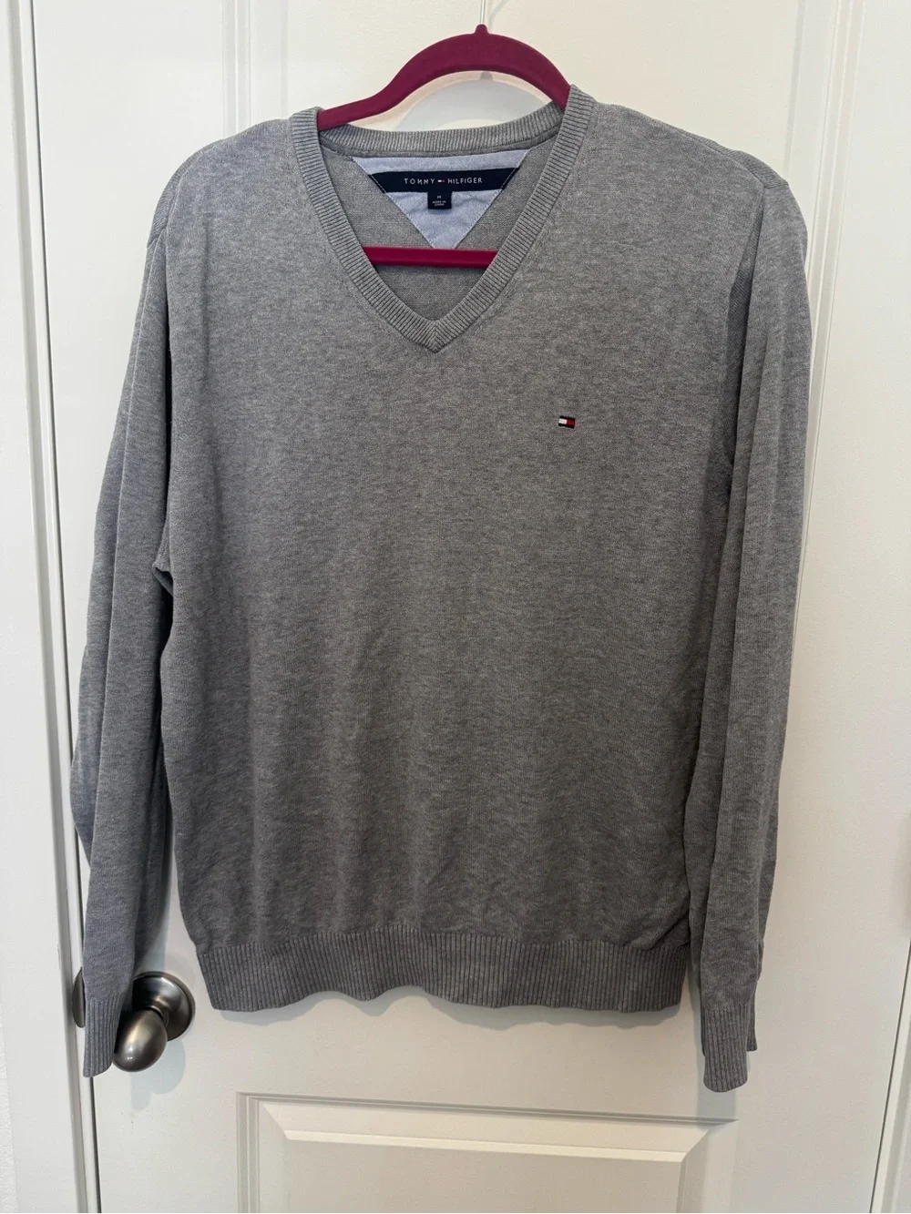 Tommy Hilfiger Men’s Light Gray V-Neck Sweater